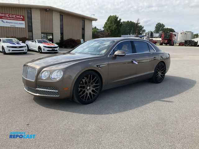 Lot 2-30174 - 2014 Bentley Flying Spur Sedan AWD