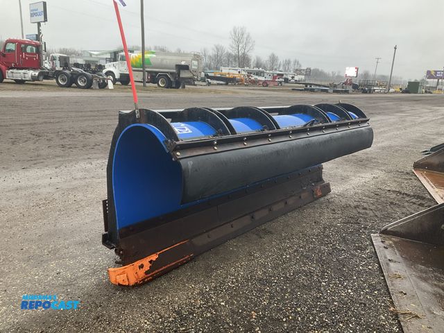 Lot 2-33639 - Snogo Wausa 10’ snowplow