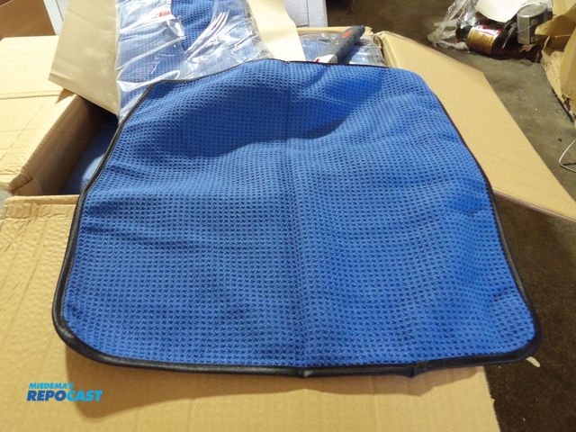 Lot 2-54076 - lot of 144 new grainger microfiber cleaning towels, heavy-duty, 16"x16" each, #32UV16