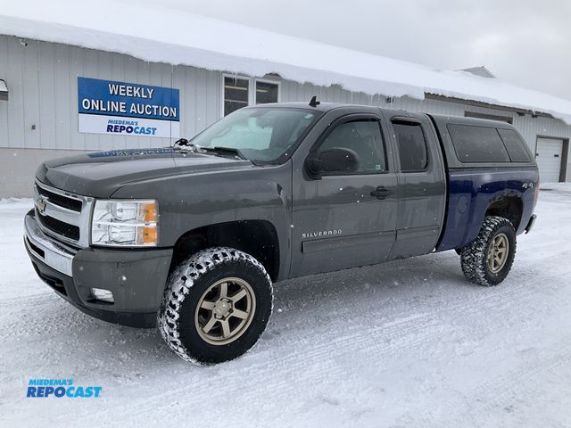 Lot 2-60858 - 2011 Chevrolet Silverado 1500 LT  Extended Cab Standard Box Pickup Truck 4x4