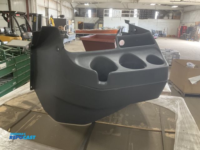 Lot 2-11760 - (4) new old stock center console panels for International Lonestar/ProStar semi trucks