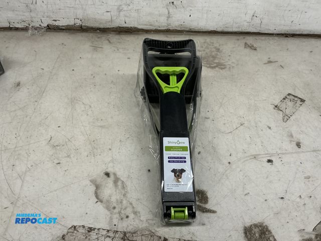 Lot 2-33744 - Shiny Dew Pet Waste Scooper