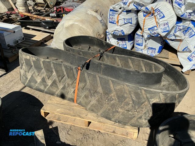 Lot 2-75304 - Paver Track for industrial machinery