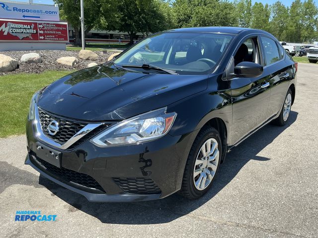 Lot 2-43809 - 2017 Nissan Sentra S Sedan FWD