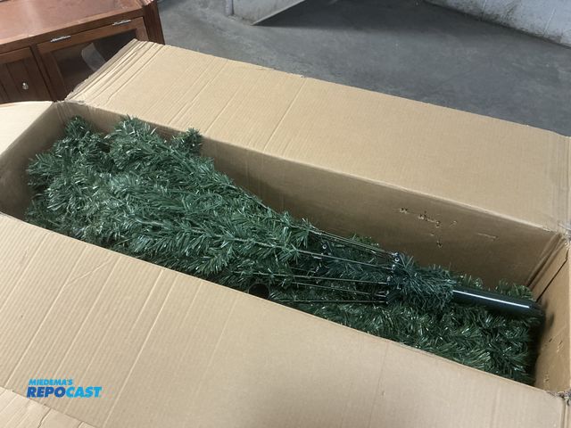 Lot 2-63320 - 6' Pre-lit Snowflake Christmas Tree