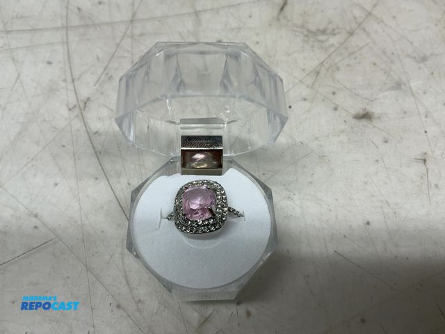 Lot 2-18119 - Silver synthetic cubic zirconia color stone, size 7