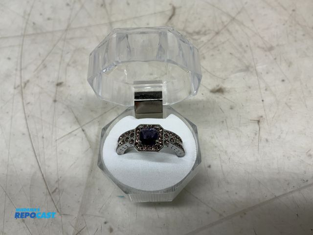 Lot 2-18120 - Silver synthetic cubic zirconia color stone, size 11
