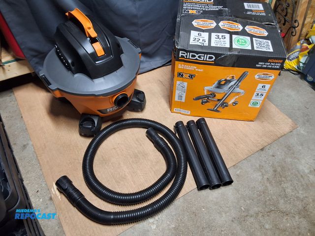 Lot 2-96010 - RIDGID 6 GALLON WET/DRY VACUUM, WORKS