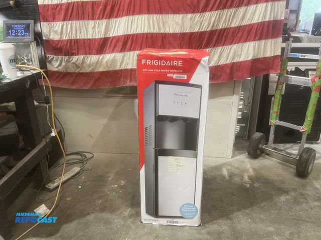Lot 2-59002 - Scratch & Dent Frigidaire hot and cold water dispenser water dispenser  Frigidaire hot and cold wate...