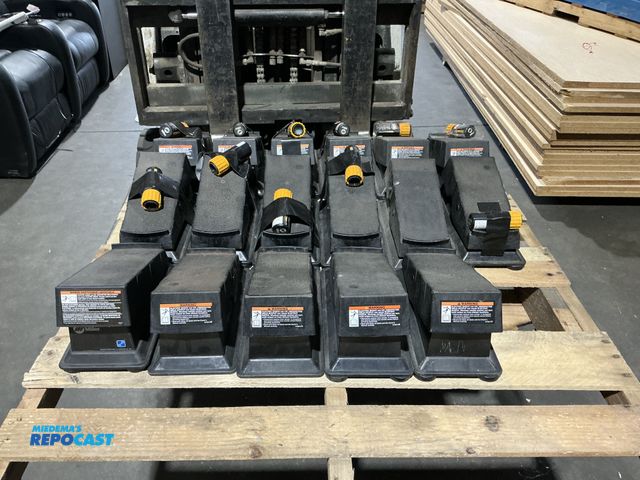 Lot 2-22638 - Pallet of 17 Welders Foot Control Pedals- Some Wireless, Some Hard Wired