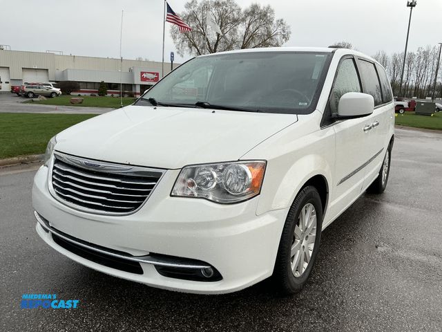 Lot 2-93040 - 2015 Chrysler TOWN &amp; COUNTRY Touring Mini Van FWD