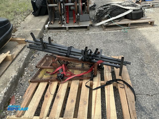 Lot 2-75534 - Skid lot of tree stand hanger/sticks BGM-CS050 7M-0219