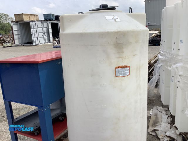 Lot 2-13168 - 140 gallon water storage container