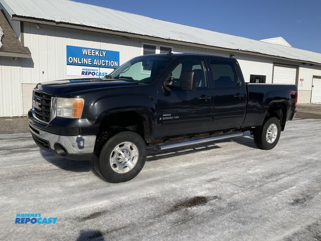 Lot 2-60967 - 2009 GMC Sierra SLT Crew Cab Pickup Truck 4x4
