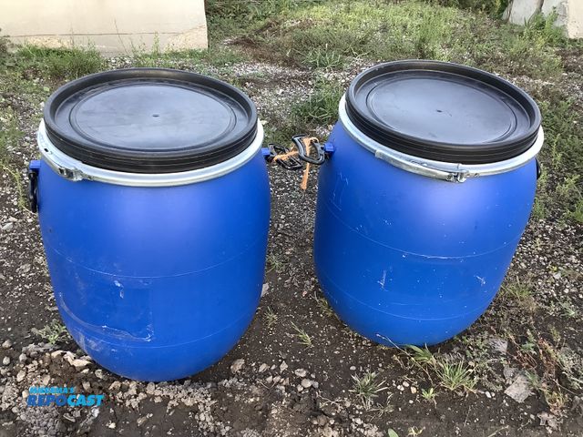 Lot 2-33128 - 2 25 gallon blue plastic barrels with removable lids and locking rings, clean inside