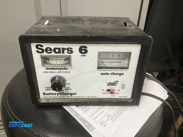 Lot 2-22054 - Sears 6 amp 6/12 volt battery charger, works