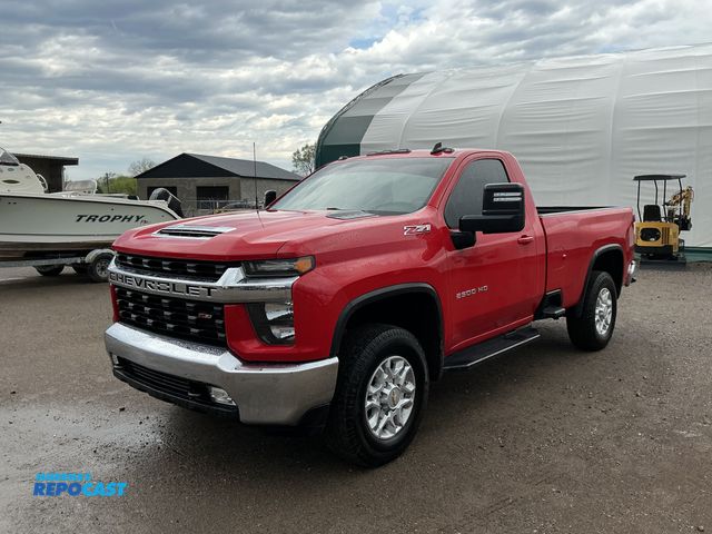 Lot 2-90176 - 2022 Chevrolet Silverado 2500HD LT Regular Cab 4WD Regular Cab Long Box Pickup Truck 4x4