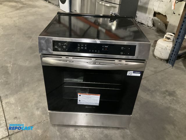 Lot 2-46784 - Scratch & Dent Electric Frigidaire FCFI30828SD Induction Range