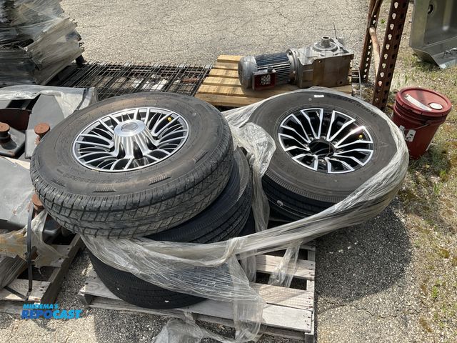 Lot 2-Tbd - 5 5 trailer tires