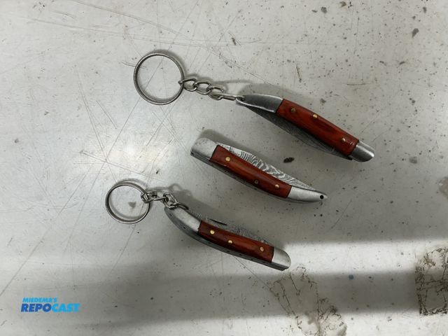 Lot 2-92135 - Lot of (3) 2.5” blade collectible knives - (2) are key-chain