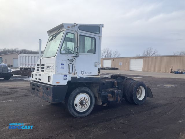 Lot 2-11502 - 1998 Capacity Trailer Jockey Switcher Truck