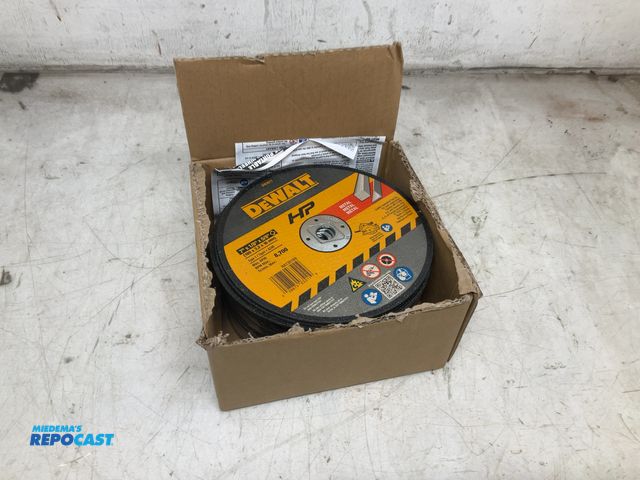 Lot 2-33791 - 25 DeWalt metal cutting blade 7" x 1/8" x 5/8"