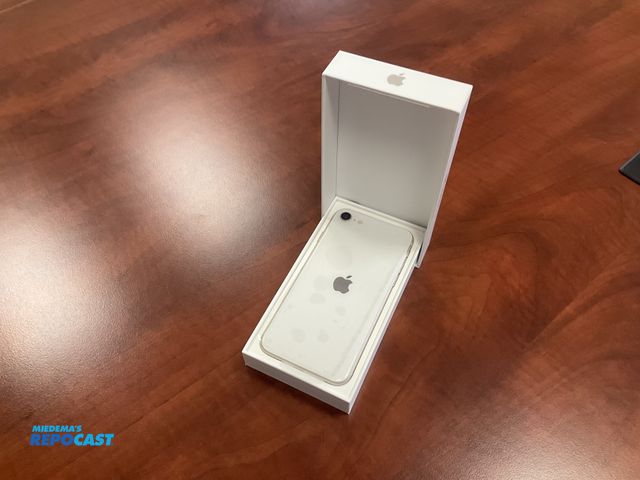 Lot 2-91772 - (1) New (Starlight) Iphone SE A2595 Cellular Phone