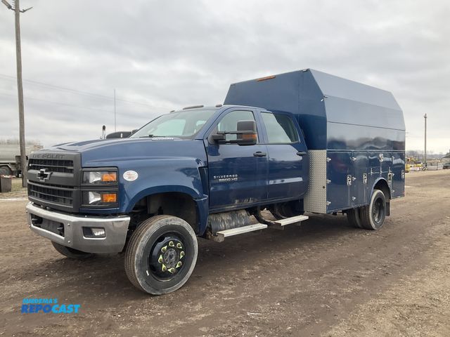 Lot 2-42685 - 2020 Chevrolet Silverado 5500 HD Crew Cab Utility Truck