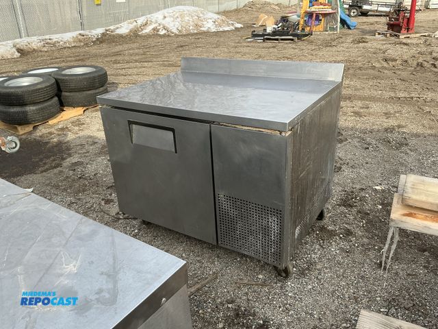 Lot 2-19734 - TWT-44F true 1 door cooler