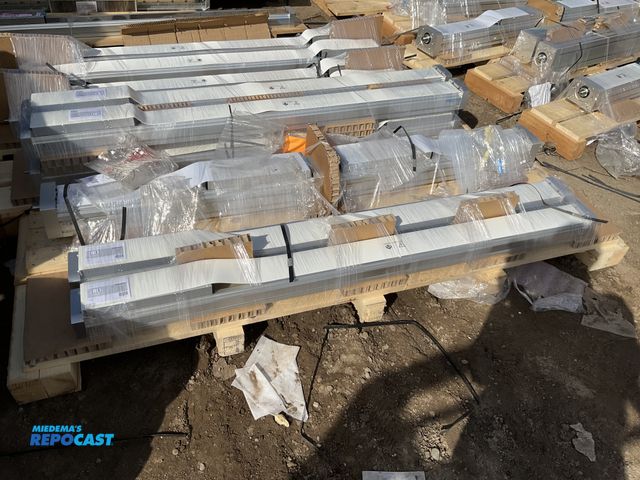 Lot 2-27558 - (2) Festo ELGA-B5-KF-120-1300-0H-25P-MR size 120 ball screw linear actuator (spindle axis)