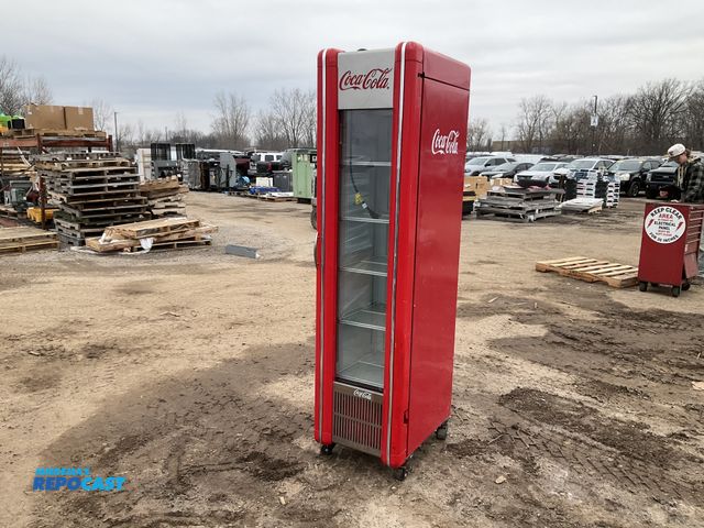 Lot 2-92086 - Coca Cola VR09CC-C02 Commerical Refrigerator Rollable with 5 shelves