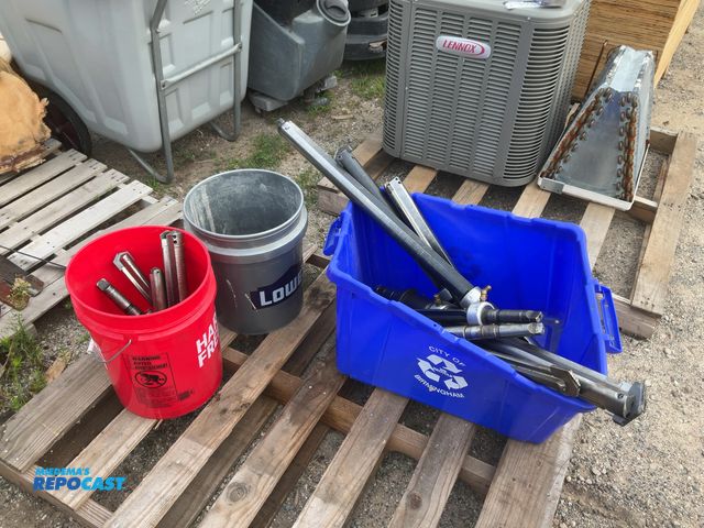 Lot 2-18505 - Lot of various tools including cnc tooling, cutting inserts, and more