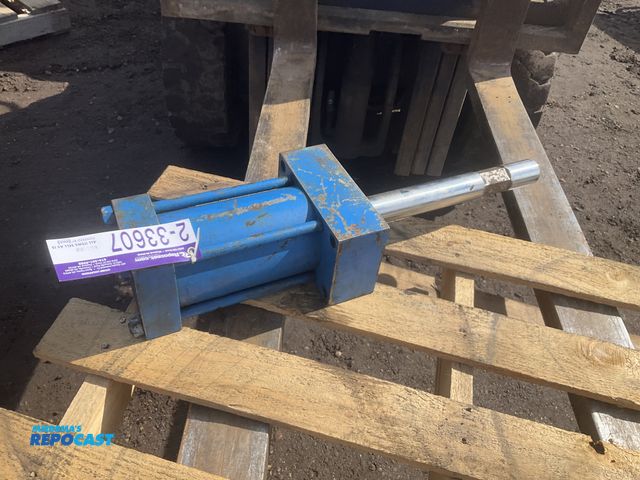 Lot 2-33607 - Industrial hydraulic cylinder, approx 26”L as it sits, 1-3/4” rod diameter, used