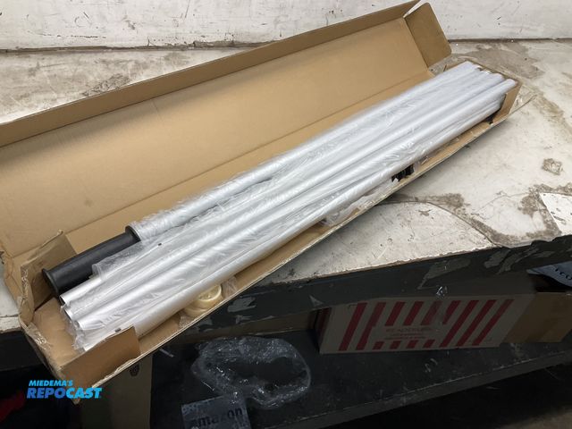 Lot 2-93763 - Lifxize 30’ snow roof rake roller type