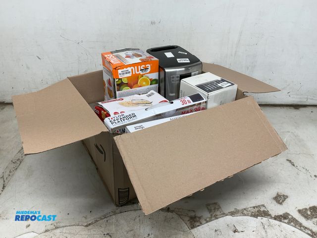 Lot 2-95030 - Lot of used cuisinart coffee maker and toaster, popcorn maker, kitchen scale, electric juicer, armre...