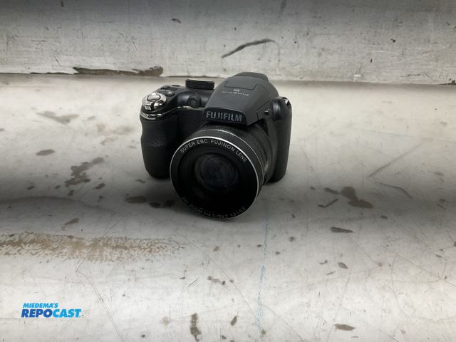 Lot 2-19435 - Finepix fujiilm camera