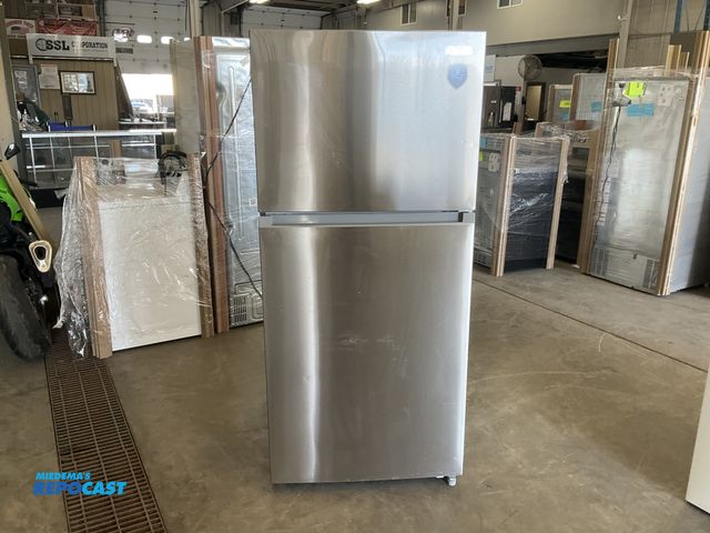 Lot 2-40452 - Scratch & Dent Midea MRT18D3BST Refrigerator/Freezer