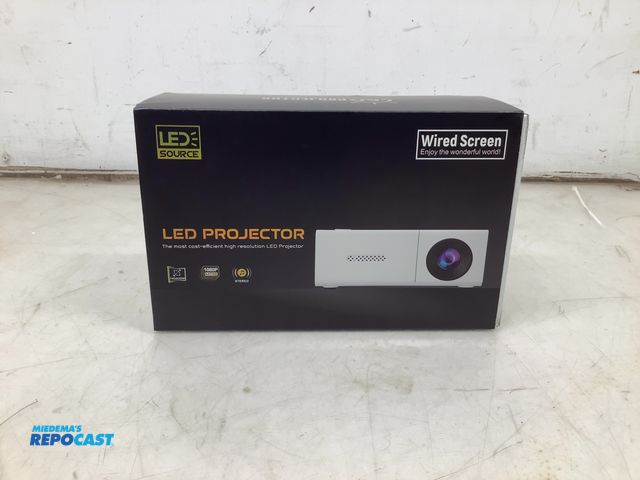 Lot 2-74494 - New Wired Screen  LED Projector