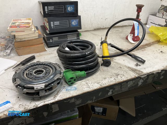 Lot 2-93463 - Lot of LCyindu cp-180 hydrolic pump, extension cord, and unknown part.