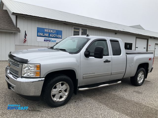 Lot 2-61141 - 2013 Chevrolet Silverado 1500 Extended Cab Short Box Pickup Truck 4x4