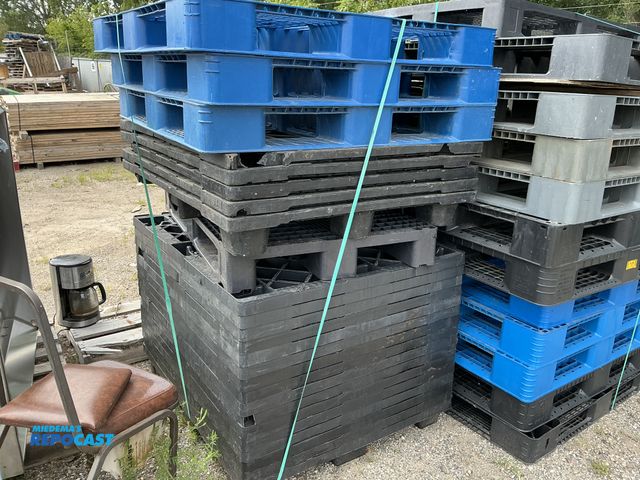Lot 2-91361 - Stack of skids