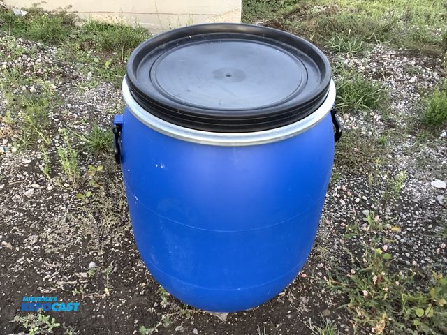 Lot 2-33129 - 1 25 gallon blue plastic barrel with removable lid and locking ring, clean inside