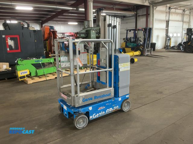 Lot 2-40367 - 2020 Genie GR-20 Runabout Vertical Mast Lift