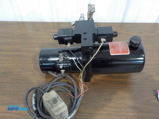 Lot 2-23641 - Dayton Hydraulic power unit 6-way valve, 12 volt, controller