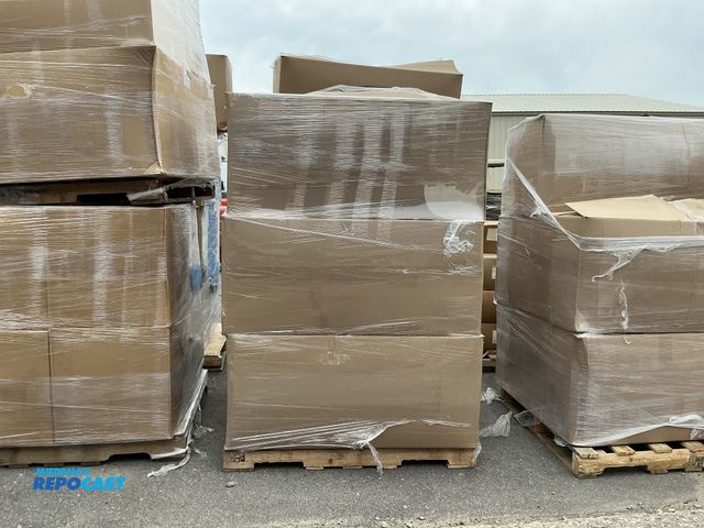 Lot 2-28531 - (5) boxes of 38" x7.5" 3/16 3rd web Bubble Bags, 275 per box