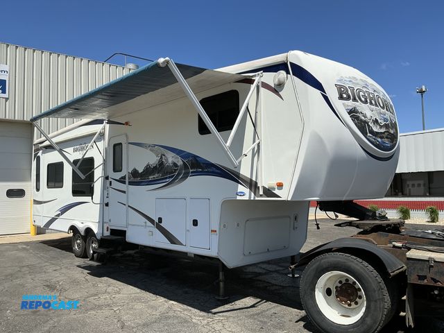 Lot 2-53566 - 2011 HEARTLAND BIG HORN 3185RL Camper Travel Trailer