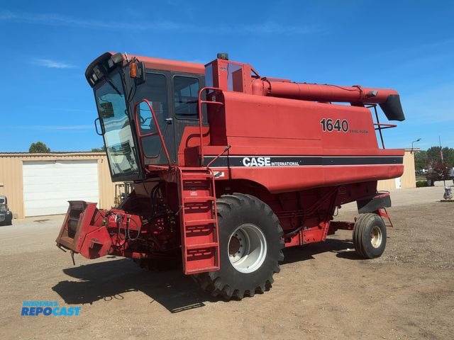 Lot 2-30953 - 1989 Case International 1640 Axial-Flow Combine Harvester