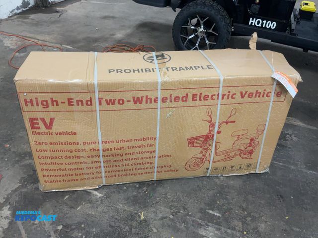Lot 2-41144 - New SDLANCH EV Electric Scooter, Battery Operated, Steel Frame, Painted Plastic Shell, LED Running L...
