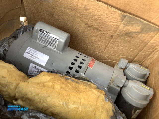 Lot 2-96065 - RIETSCHLE Thomas Rotary vane vacuum pump and compressor