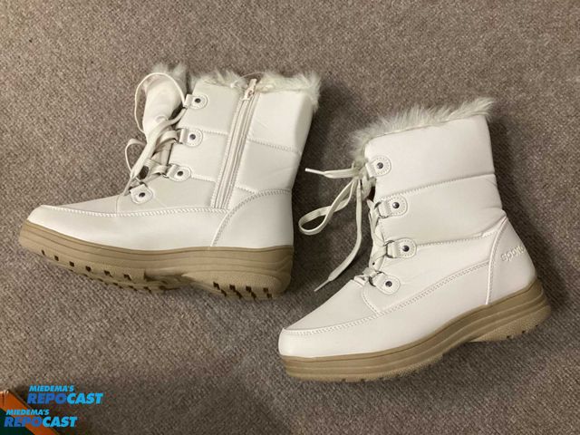 Lot 2-65792 - 1 New Sporto Apres Winter Boots. Waterproof, warm, Cream. Women’s size 8M